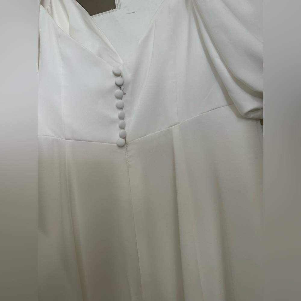 Brand new wedding dress with tags - Picture 5 of 7